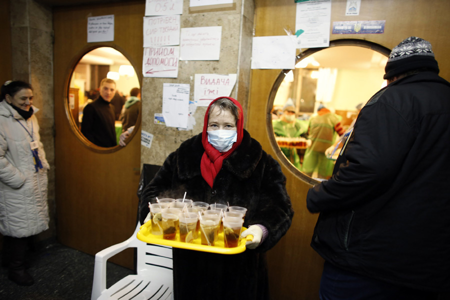 Volunteers assist Kiev protestors