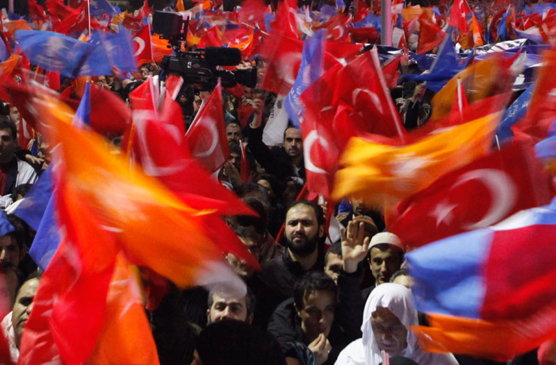 Turkish protesters clash with police