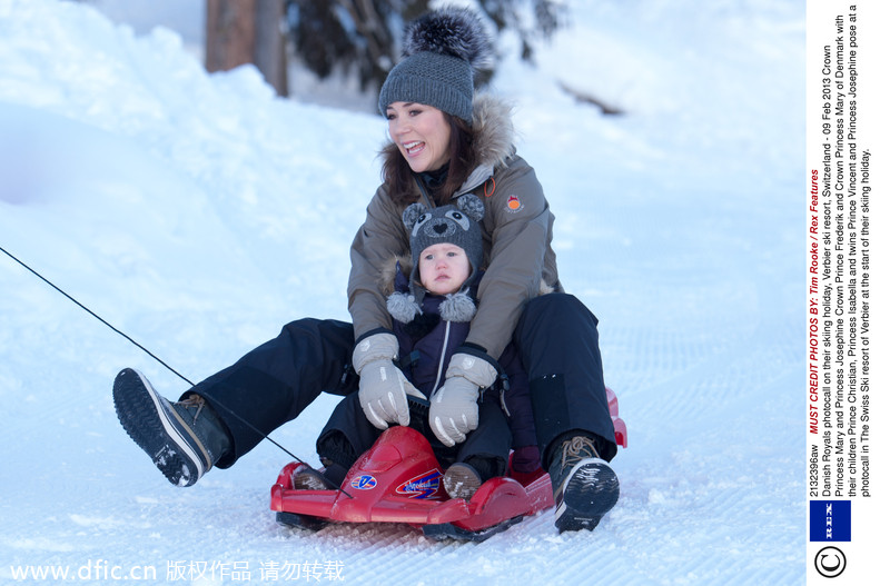 Politicians enjoy winter fun