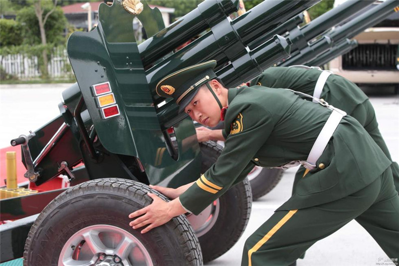 A welcome salute for Kyrgyz leader in Shanghai