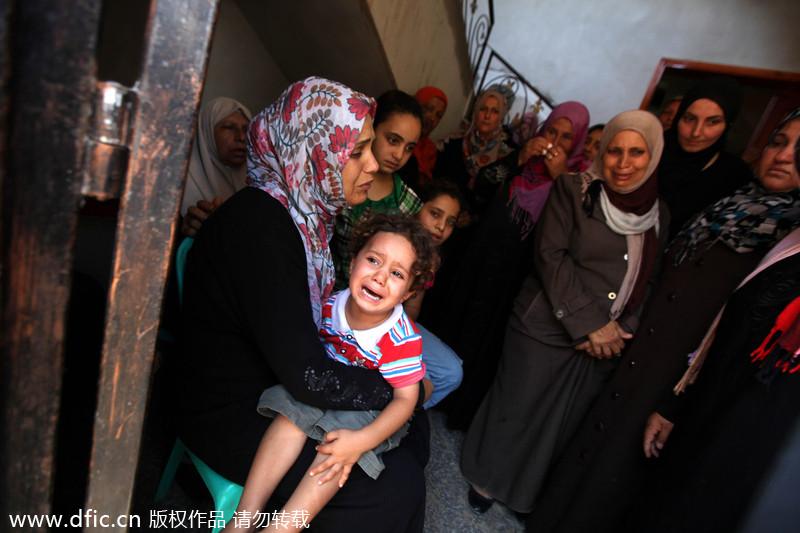 Children under air strike in Gaza