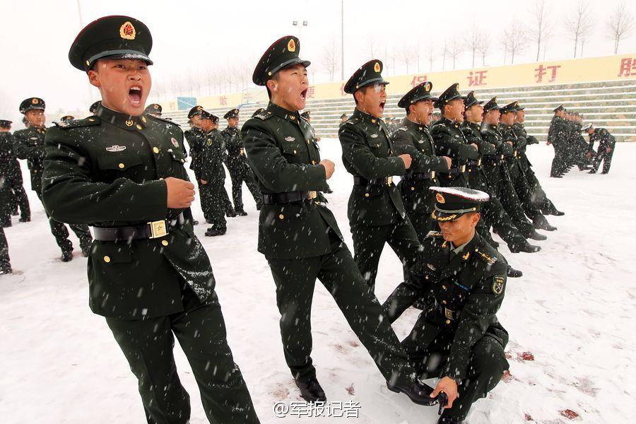 Soldiers take training in snow