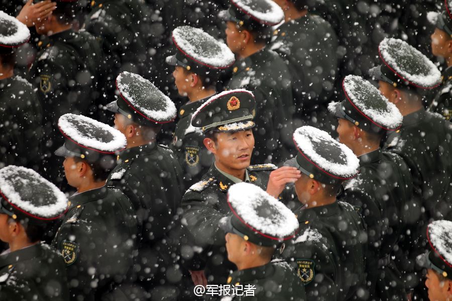 Soldiers take training in snow