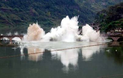 1st blasting demolition operation on bridge in Three Gorges area