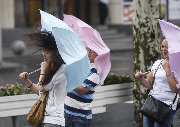 CHINA-SHANGHAI-TYPHOON HAIKUI (CN)