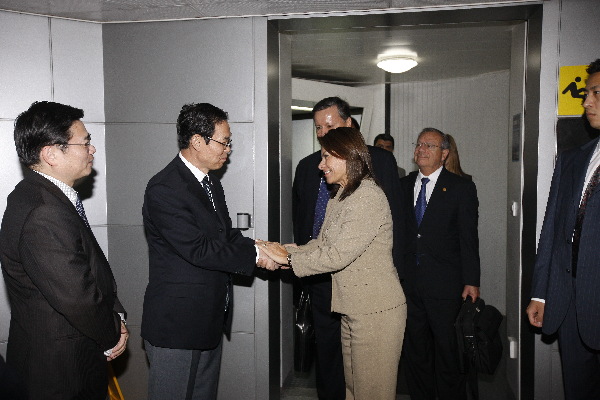 CHINA-SHANGHAI-COSTA RICAN PRESIDENT-ARRIVAL (CN)