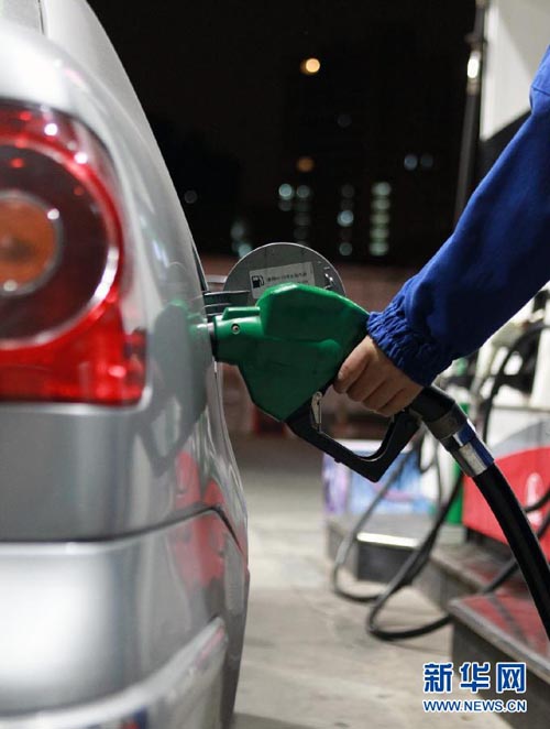 CHINA-SHANGHAI-GASOLINE AND DIESEL PRICE-DOWN (CN)