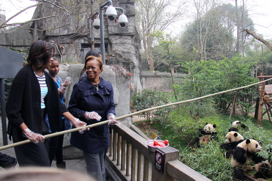 US first lady visits giant pandas