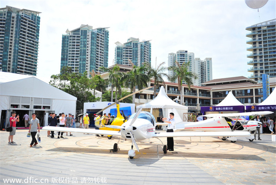 Luxury yacht, jet exhibition underway in Hainan