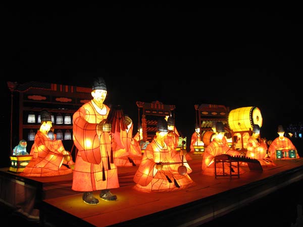 Chengdu lantern festival features bizarre beings