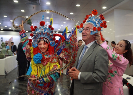 Foreign envoy experience Shaanxi Qin Opera