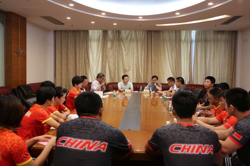 Jia Yong visits Rio Paralympics cycling team