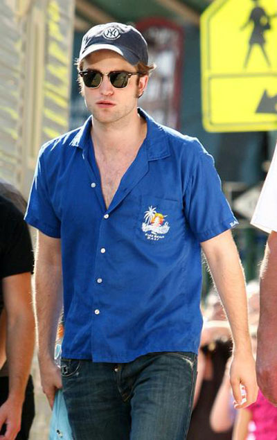 Robert Pattinson on set of 'Remember Me' in NYC