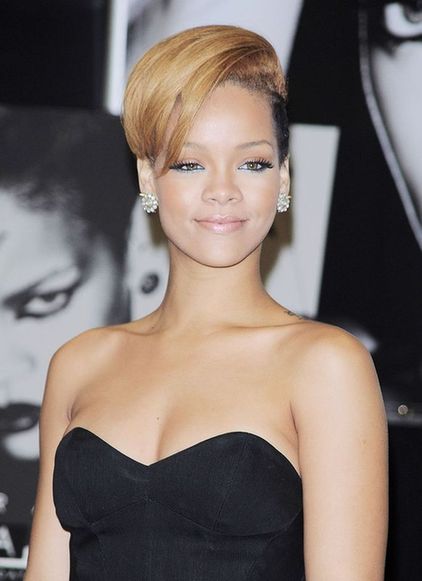 Rihanna Slams Herpes Rumours