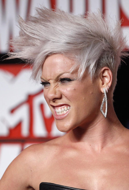 Singer Pink arrives at the 2009 MTV Video Music Awards