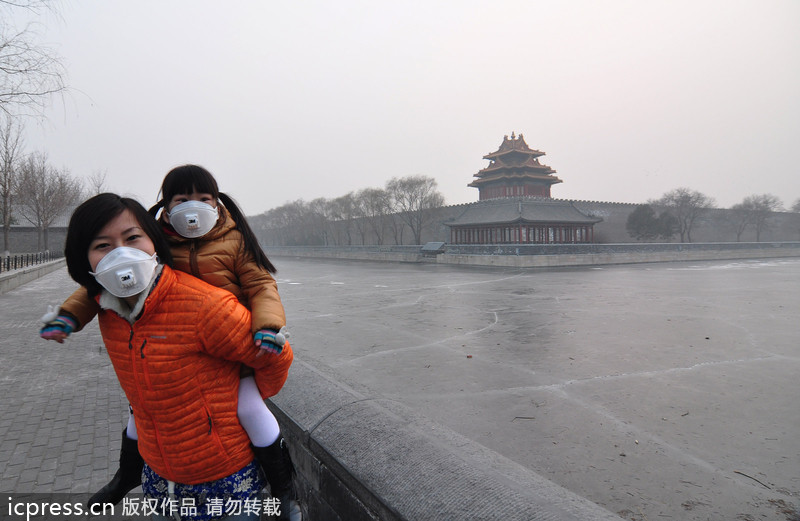 Smog makes colorful world into gray one