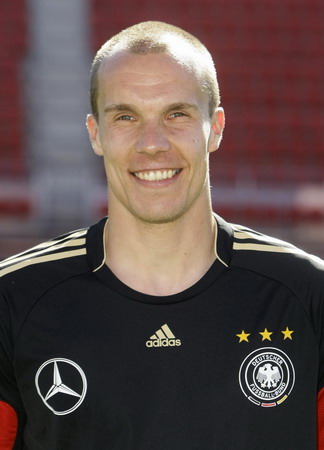 German goalkeeper Enke dies in apparent suicide