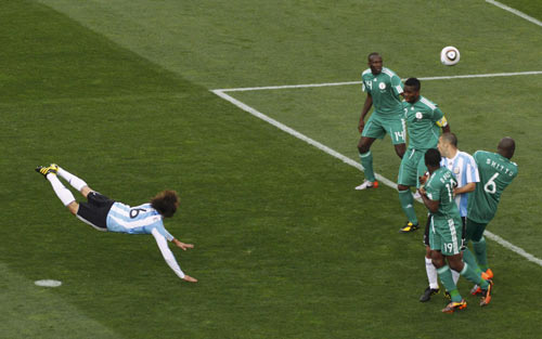 Argentina edges Nigeria 1-0 in World Cup