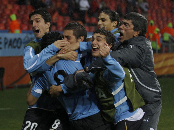 Uruguay beats South Korea 2-1 to reach quarters