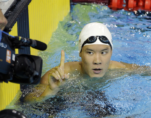 China dominates in pool with five golds and new record