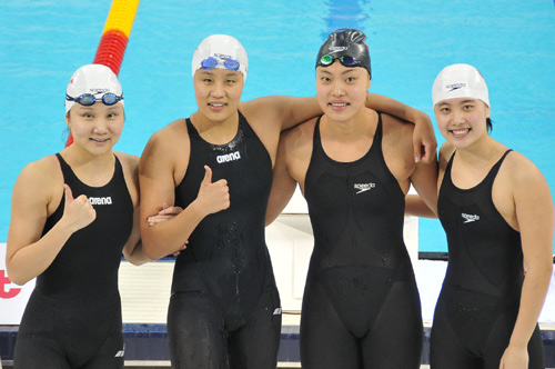 China sets 1st world record since bodysuit ban