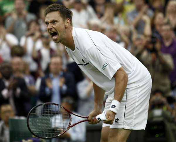 Soderling survives dramatic 5-set Hewitt test