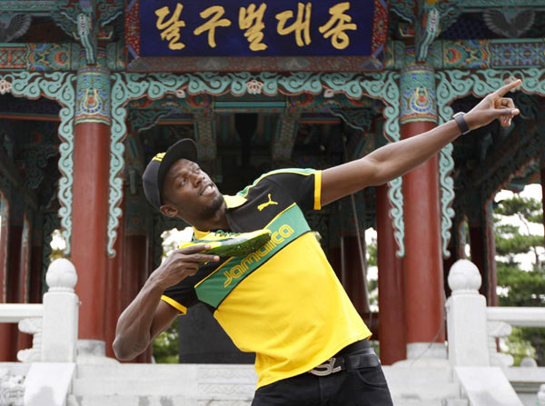 Bolt shows off new running spikes