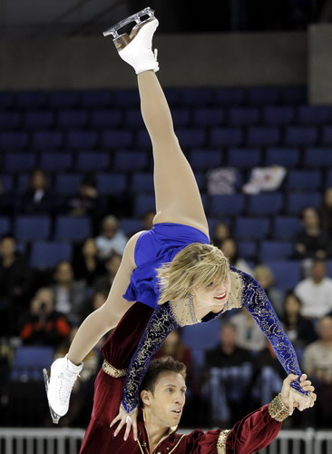 Chinese skaters win silver at ISU Grand Prix