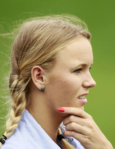 World No 1 Wozniacki cheers for golfer boyfriend