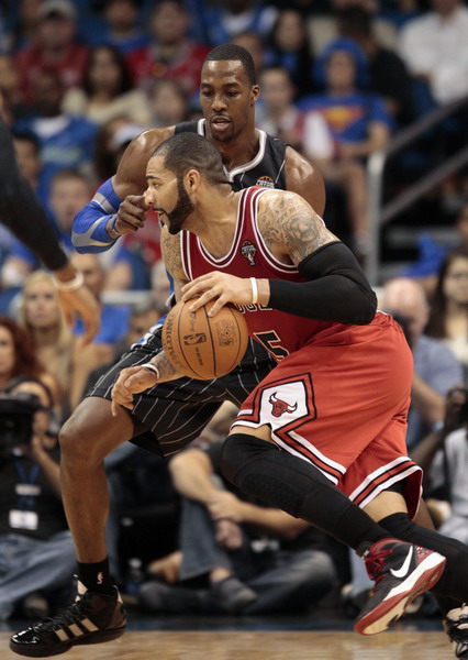 Bulls hold Magic to 59 points, win without Rose