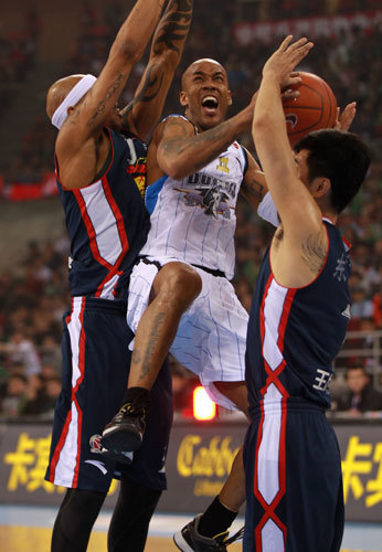 Marbury helps Beijing stun defending champions