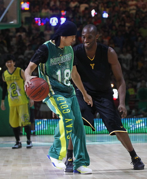 Kobe Bryant lights up charity game in Shanghai