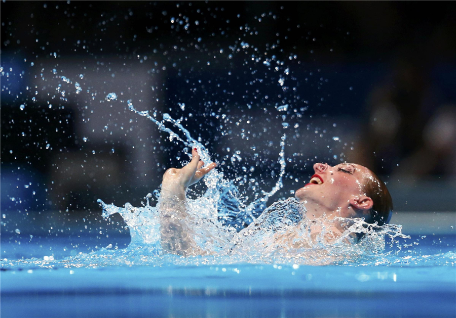 Russia gets gold in solo free routine of synchronized swimming