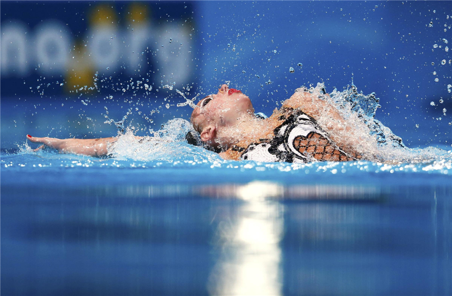 Russia gets gold in solo free routine of synchronized swimming