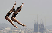 Russia gets gold in solo free routine of synchronized swimming