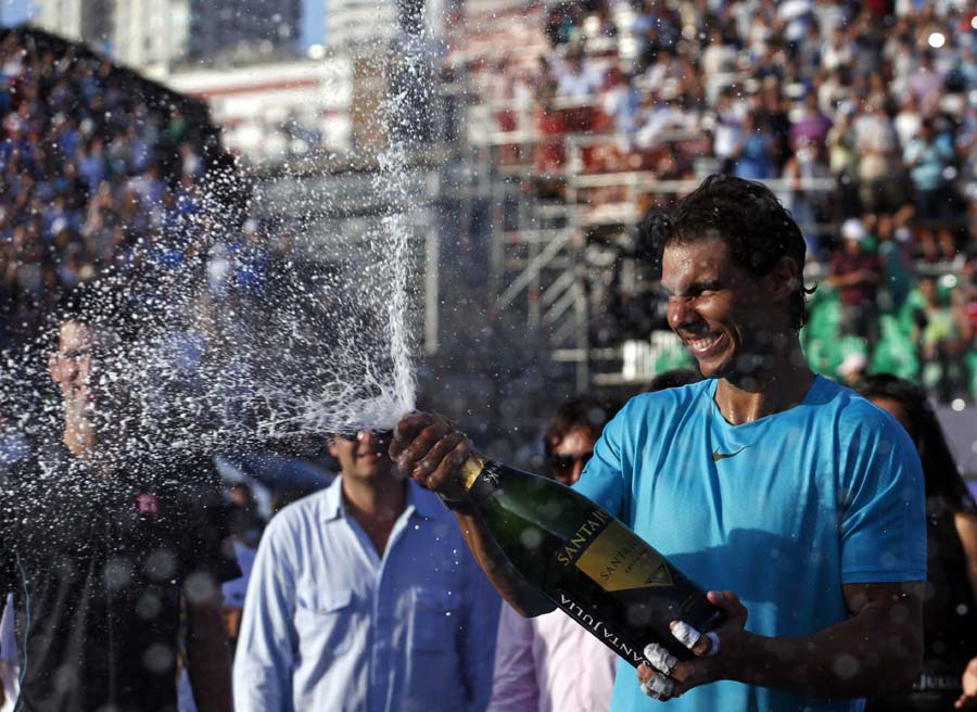 Nadal, Djokovic entertain crowds in exhibition match