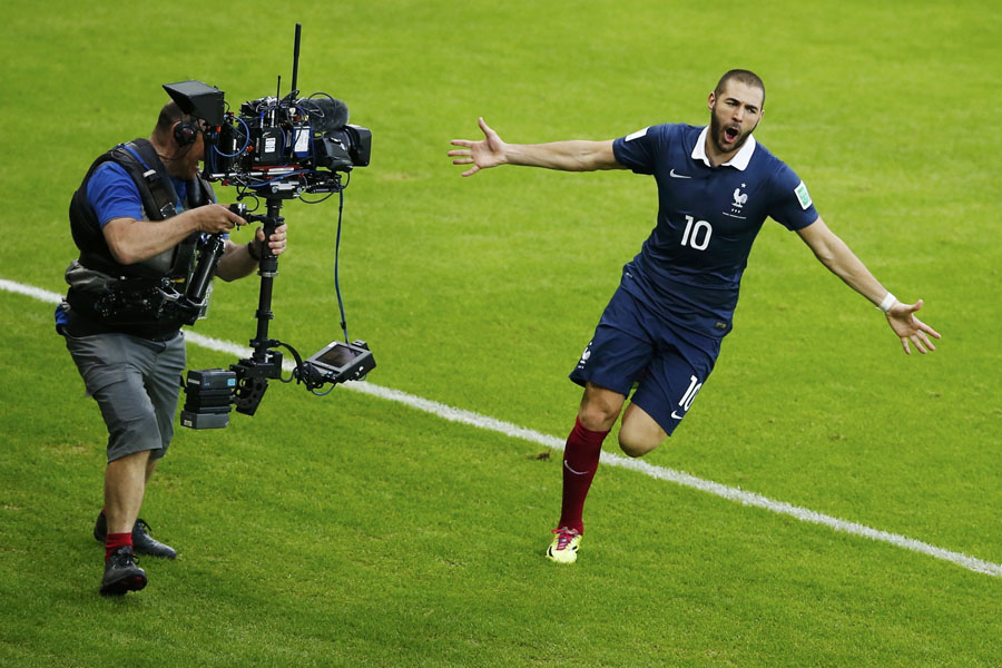 Benzema brace as France overrun 10-man Honduras