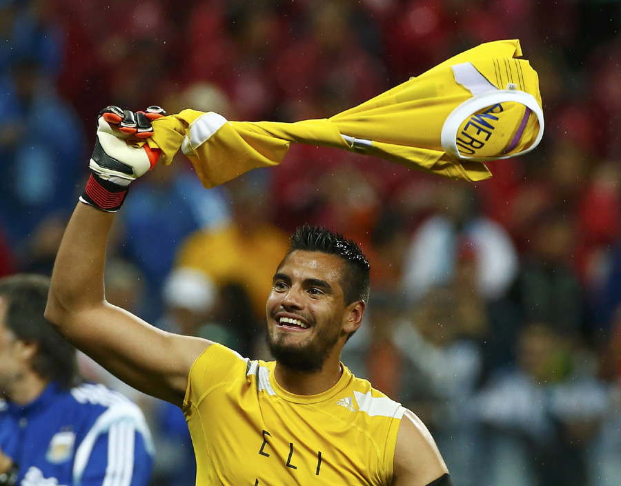 Argentina into World Cup final on penalties