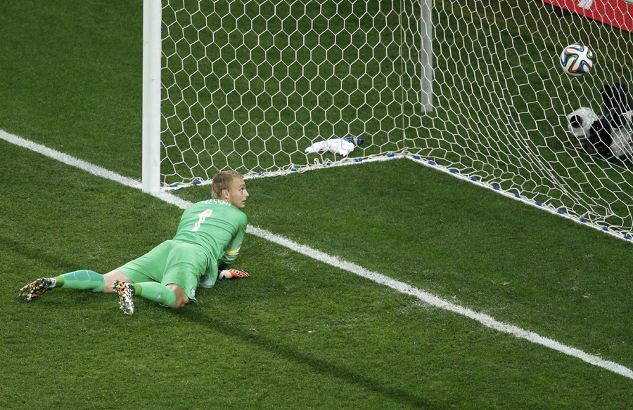 Argentina into World Cup final on penalties