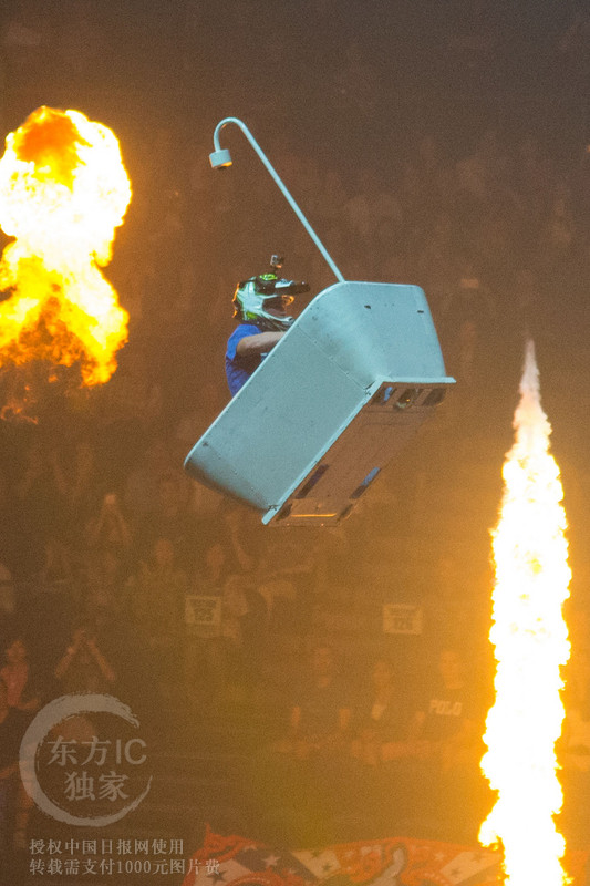 Death-defying stunt show in Macao