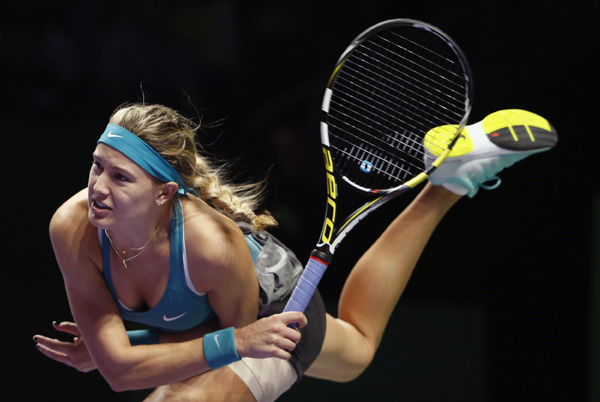 Williams beats Bouchard 6-1, 6-1 at WTA Finals