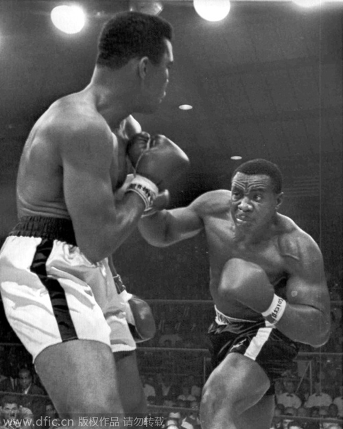 Ali, Liston gloves, Shoeless Joe photo fetch $1.1M in NYC