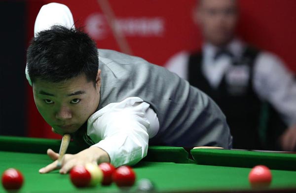 Ding Junhui plays Mark Davies at snookers worlds