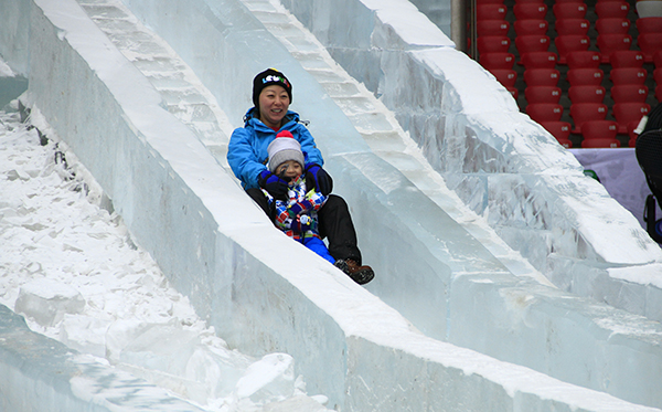 Ice carnival sates fans' appetite for winter sports