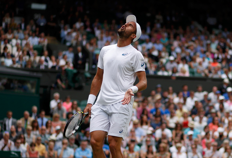 Federer beats Johnson 3-0 at 2016 Wimbledon Championships