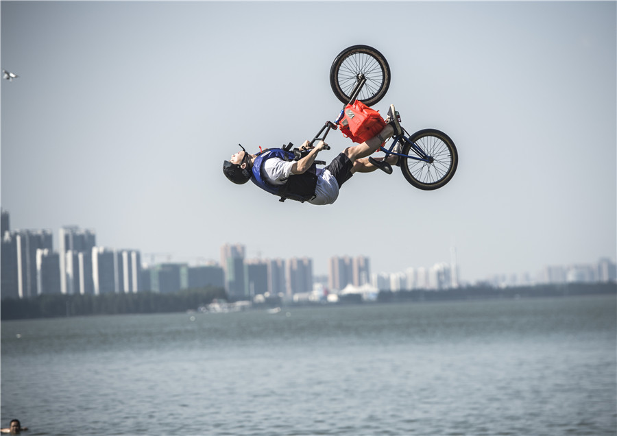 Perfect shot in Wuhan: BMX riders in the air