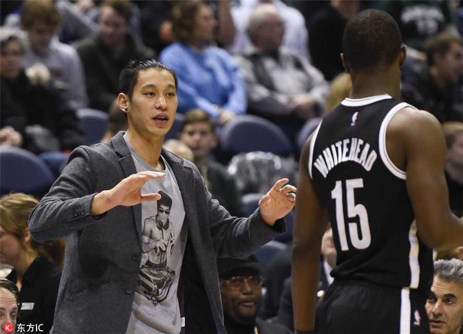 Looking out for team: Injured Jeremy Lin helps coach