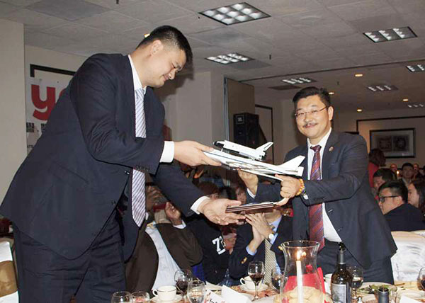 Houston embraces Yao Ming