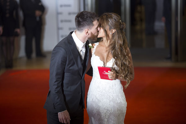 Messi marries childhood sweetheart in Argentina hometown