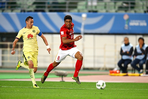 Barca confirm Paulinho signing